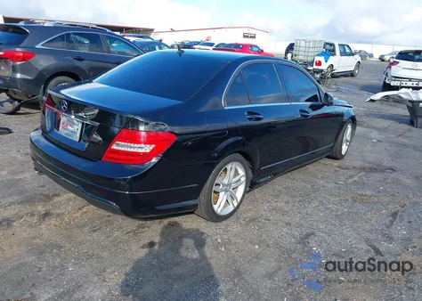 2013 Mercedes-Benz C 250 Sport из США, поврежденный, VIN WDDGF4HB3DR265660